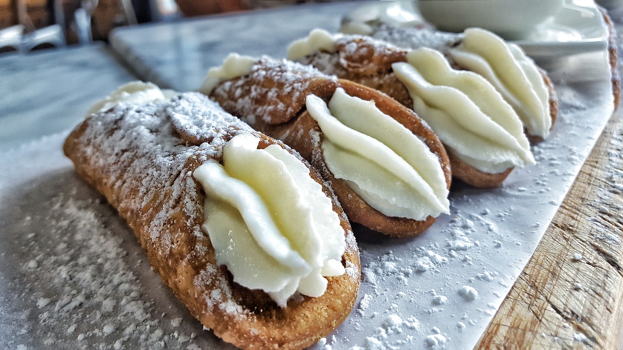 food-cannoli-italian-desert-festival-montreal