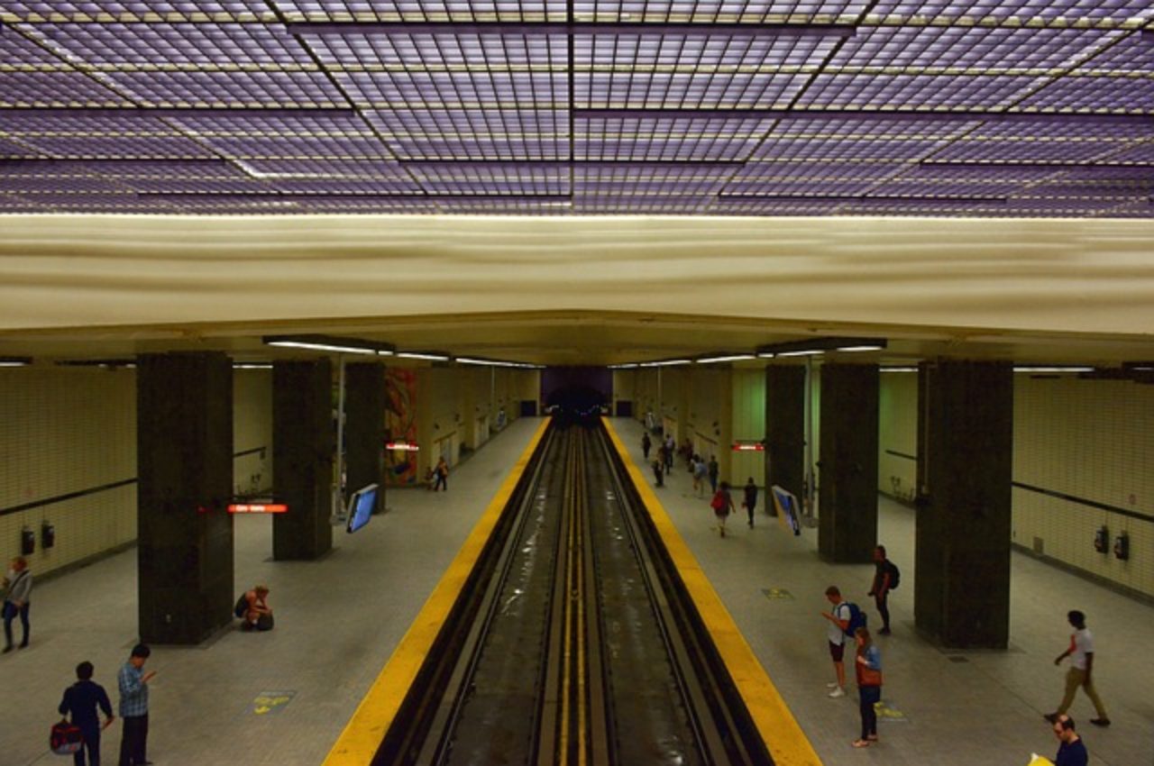 metro-sherbrook-montreal-pitoutepitoute-pixabay1932620_640