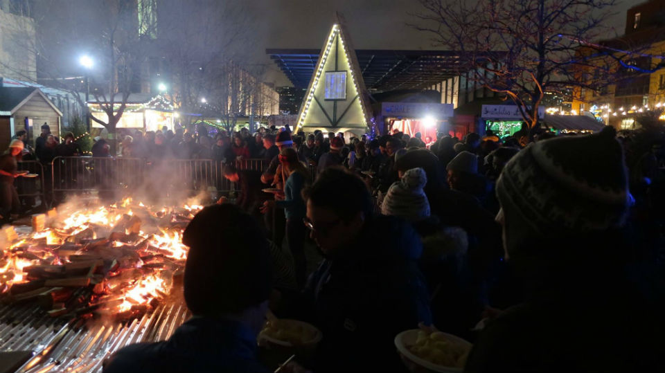 noel-montreal-facebook-camp-fire