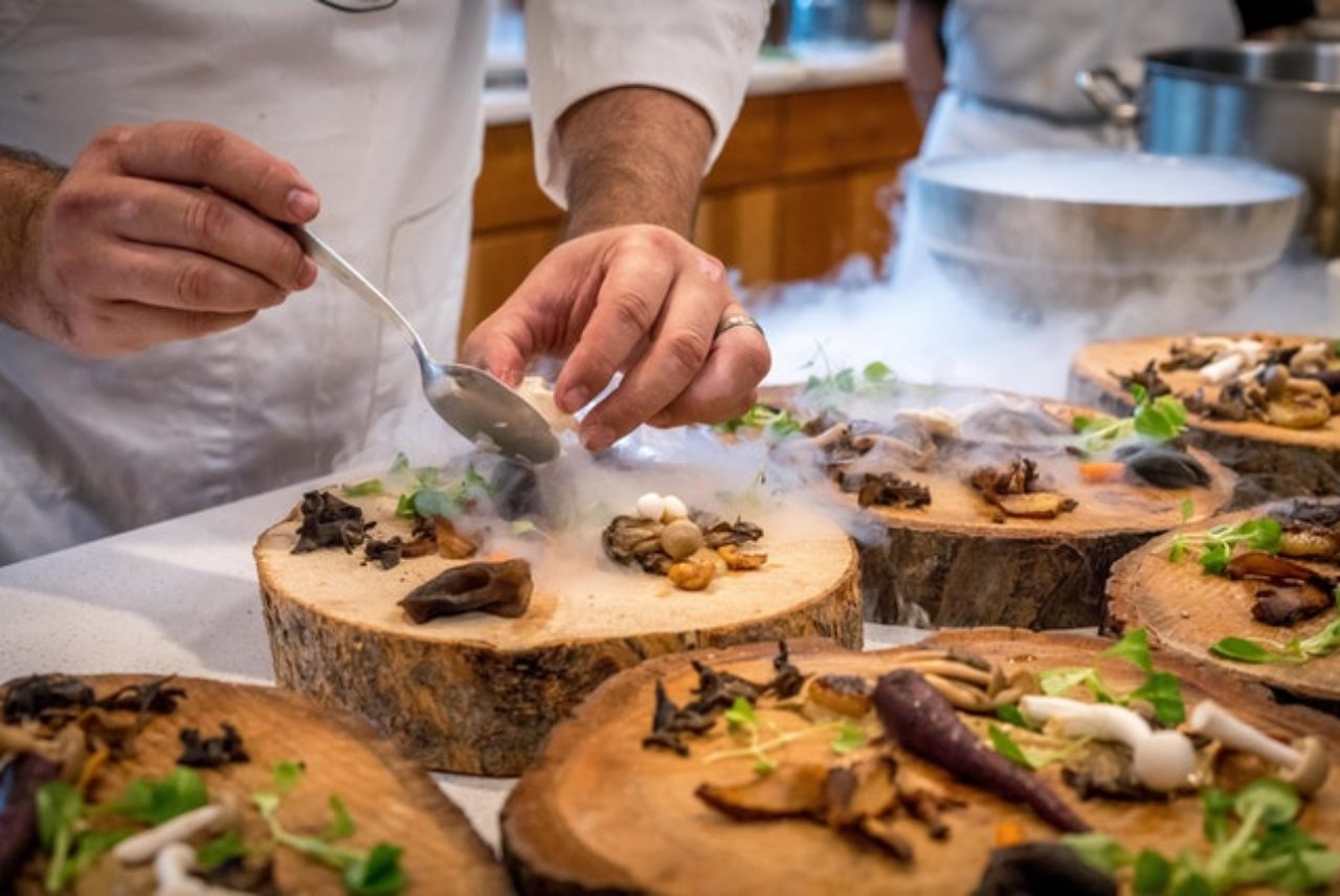 cook-preparing-plates-pexels-photo-1267320