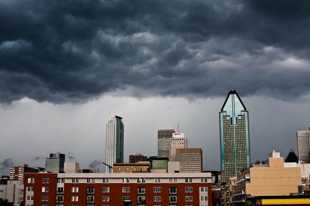 storm-over montreal-skyline-203461_1280