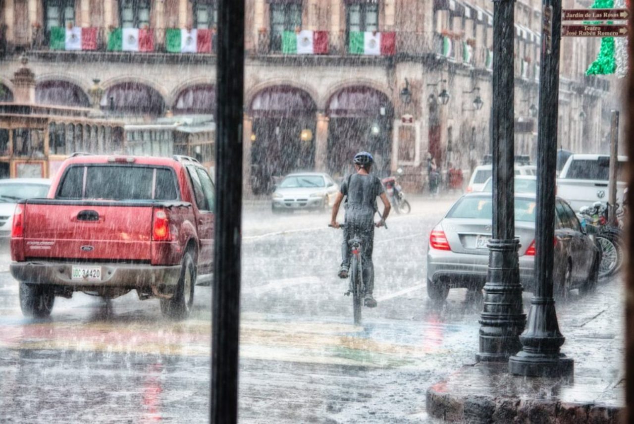 action-bicycle-bike-in-city-rain-traffic763398