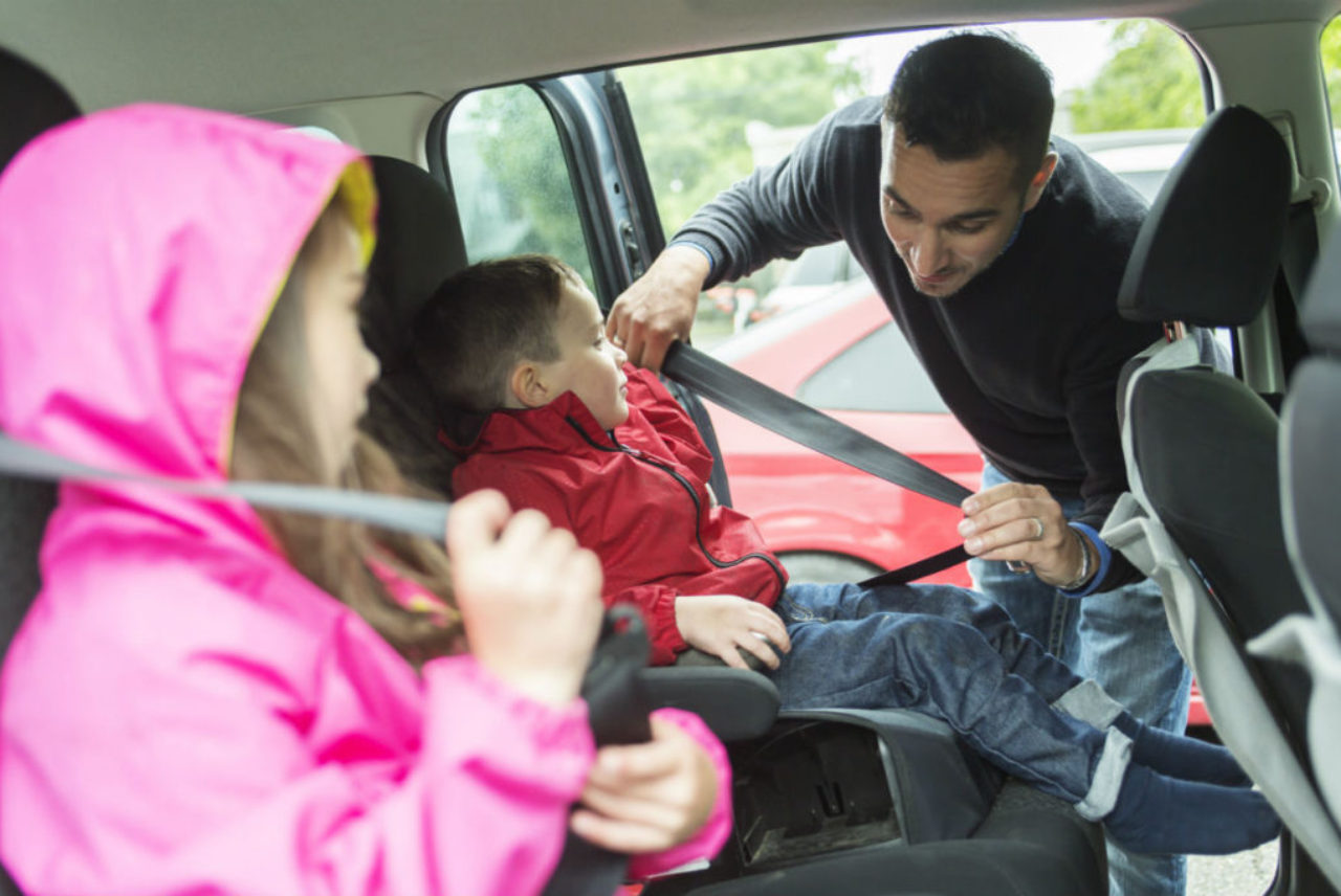 children-in-car-seats-AdobeStock_88147396