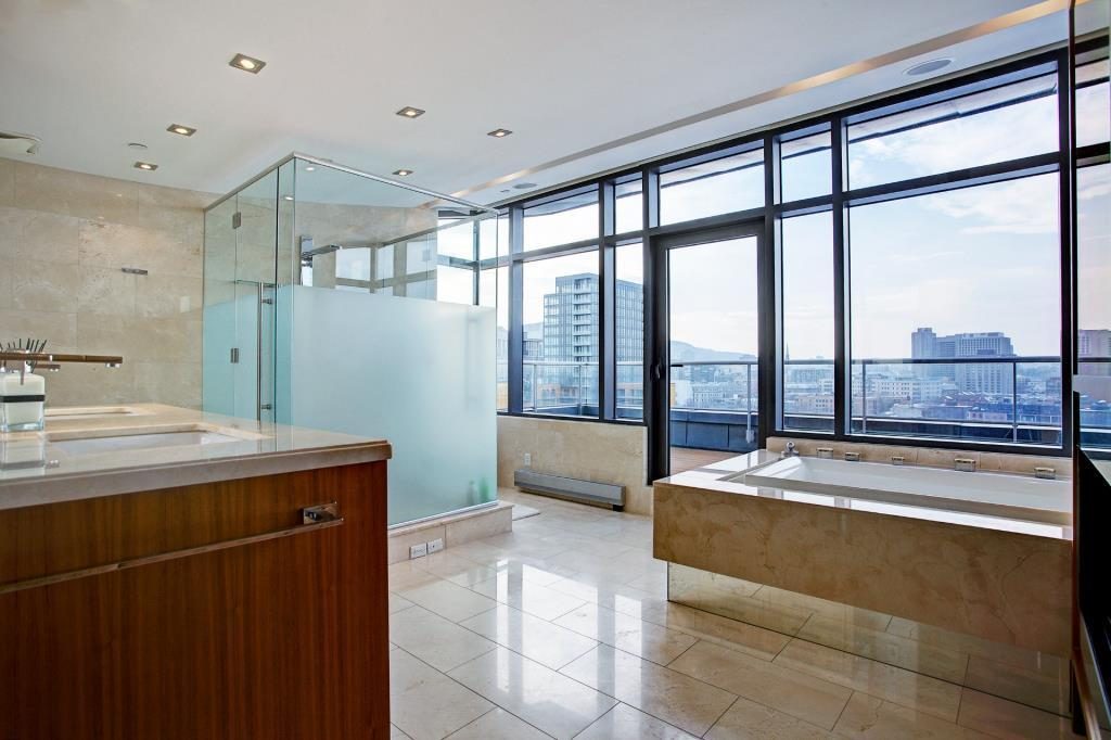 bathroom-penthouse-1000-de-la-commune-35