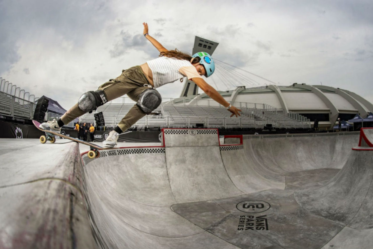 female-skateboarder-praticing-montreal-vans-park-series-olympic-stadium