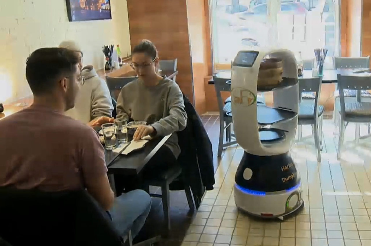 johnny-boy-robot-busboy-serving-customer-image-from-global-video